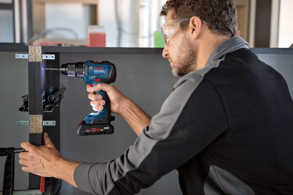 Bosch Professional Combo Kit GSR 18V-55 + GWS 18V-7 + GBH 18V-22 (avec 2 batteries ProCORE 4.0Ah, chargeur GAL 18V-40, dans sac à outils de taille moyenne)