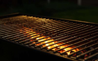 L&rsquo;astuce qui fait le buzz pour nettoyer la grille du barbecue sans frotter : vous n&rsquo;allez pas en croire vos yeux