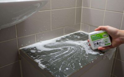 Oubliez l&rsquo;eau de Javel : voici comment blanchir les joints de votre salle de bain durablement et naturellement avec cette pâte miracle