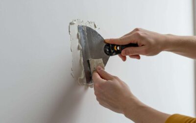 Comment réparer un trou dans un mur sans laisser de trace en moins de 20 minutes ? La solution qui bluffe même les artisans professionnels