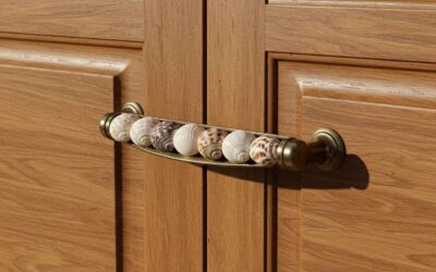 Voici comment transformer des coquillages ramassés sur la plage en de magnifiques poignées de meubles pour une déco estivale