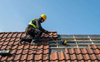 Ce que les couvreurs font pour réparer une tuile cassée en moins de 30 minutes.