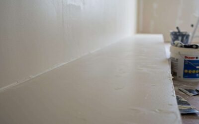 Le secret d&rsquo;un mur en placo parfaitement lisse, prêt à peindre : la passe d&rsquo;enduit que 90% des gens ratent.