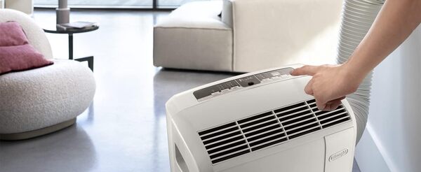 De'Longhi Pinguino PAC N77 ECO - Climatiseur Portable Silencieux, Interface Soft Touch, Fonction Déshumidificateur, 2,1 kW, 62 Décibels, Blanc [Classe énergétique A]