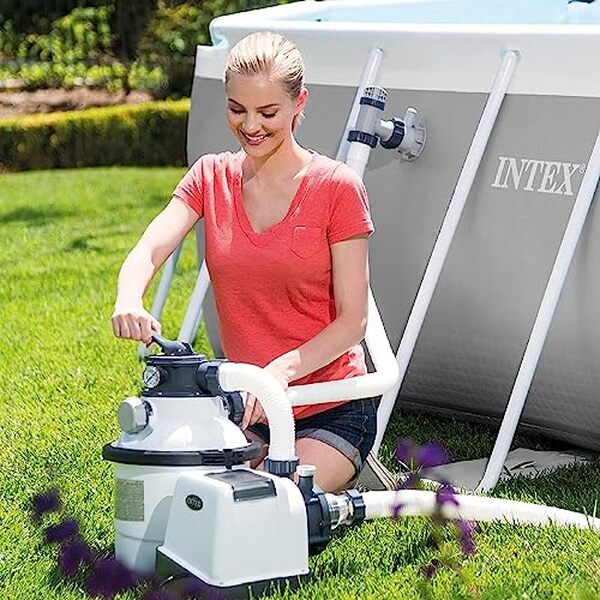 Découvrez notre test complet de l'épurateur Intex Krystal Clear 7900 l/h : un système de filtration exceptionnel pour une piscine toujours propre et cristalline.