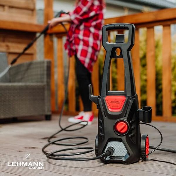 Découvrez le nettoyeur haute pression LEHMANN Jukon : performance optimale avec ses 1600 W et 200 bar pour un nettoyage efficace et rapide.