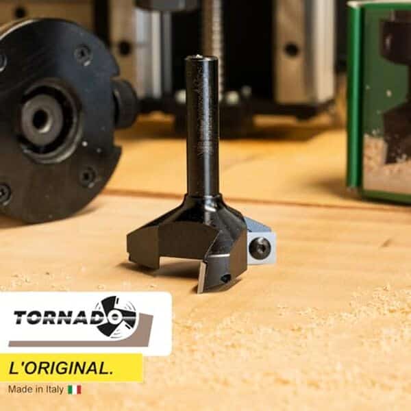 Découvrez notre test complet du fraiser Tornado 60 mm pour optimiser vos projets CNC et défonceuse. Performance, efficacité et conseils pratiques au rendez-vous  !