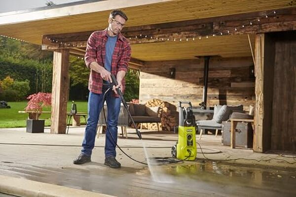 Examinez en détail le nettoyeur haute pression ryobi RY140PWA-P 1800 W avec notre test complet découvrant ses fonctionnalités, performances et avantages pratiques.