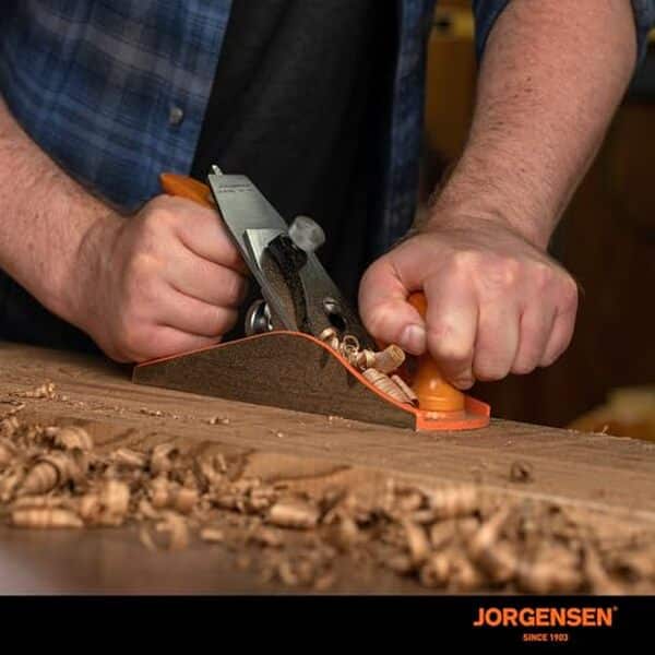 Découvrez le rabot Jorgensen N°4, l'outil idéal pour une finition précise en ébénisterie. Test complet, caractéristiques et avis d'expert. 
