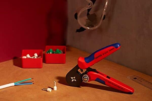 Découvrez notre test complet de la pince Knipex 97 53 04 auto-ajustable : caractéristiques, performances et avis pour bien choisir votre outil. 
