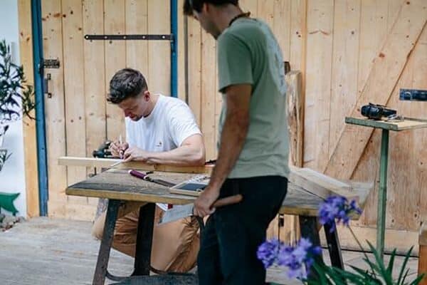 Découvrez notre test détaillé des 3 ciseaux à bois avec scie japonaise Kirshen 1195 : qualité, précision et durabilité pour vos travaux de menuiserie. 