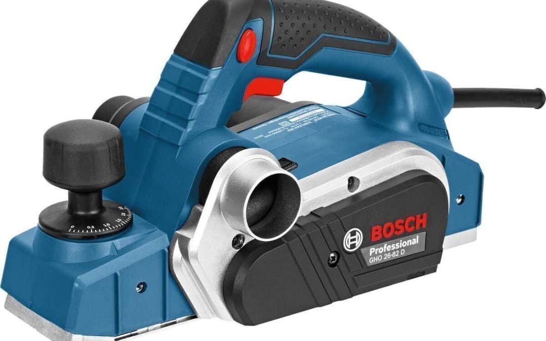 Test du rabot Bosch GHO 26-82 D : puissance 710 W avec accessoires